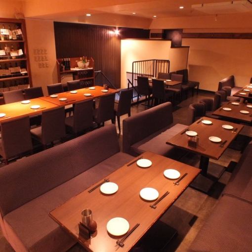 2樓私人套餐週日～週四30人～週五、週六50人～2小時無限暢飲3,300日元*普通套餐晚上7點以後