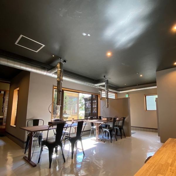 [A space where you can relax] Our seats have a wide distance between customers, so you can enjoy your meal together in a relaxed manner! There are table seats, seats, private rooms, and couple seats. Please feel free to contact us if you have any requests.