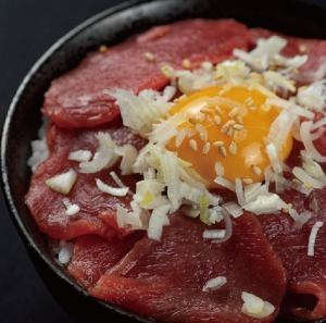 馬肉ユッケ丼