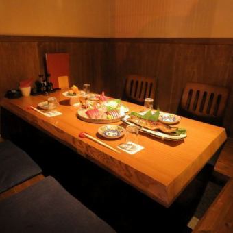 [Private room with sunken kotatsu] Relax while feeling the warmth of wood...