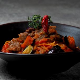 Arrabbiata 配牛肉和炸茄子