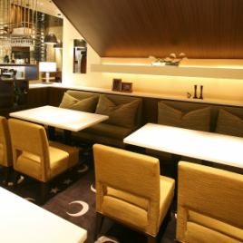 [Sofa seats] We have a large space for each seat so that you can spend a relaxing time.