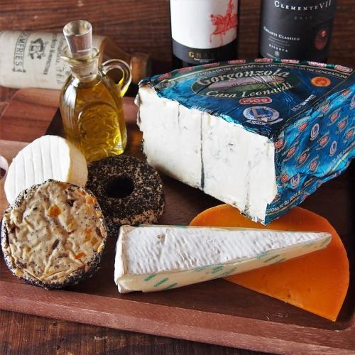 Carefully selected cheese from all over Europe