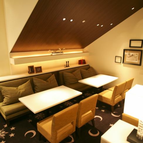 Sofa seats are popular for girls' parties, group dates, and dates! Make your reservation early!