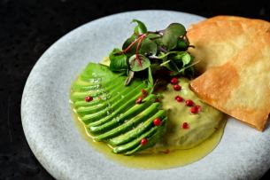 Green hummus tortilla chips