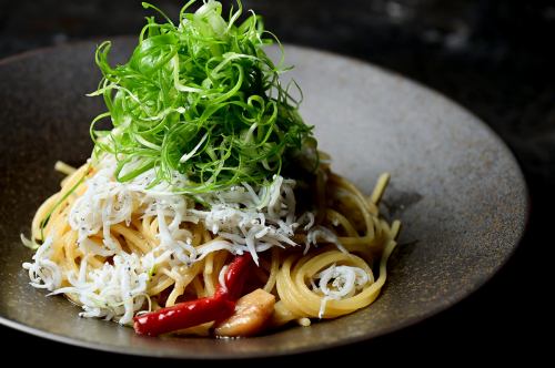 Peperoncino with plenty of whitebait and Kujo leeks