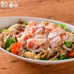 茶美豚生ハムとキノコのサラダ