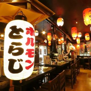 餐厅的桌子可以拼在一起使用！可容纳9至14人。非常适合下班后的酒会、宴会，或是与朋友聚餐。