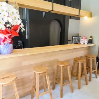 当店ではカウンター席を10席ご用意しております。