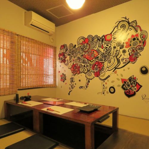 Completely private rooms with sunken kotatsu tatami rooms are available.