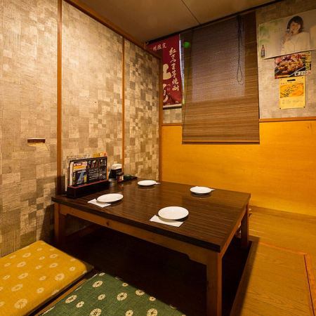We have a completely private room that can accommodate up to 5 people.The sunken kotatsu seats where you can stretch your legs are comfortable and you can spend a relaxing time.A popular seat for small drinking parties and families.It is useful for dining in a private space.