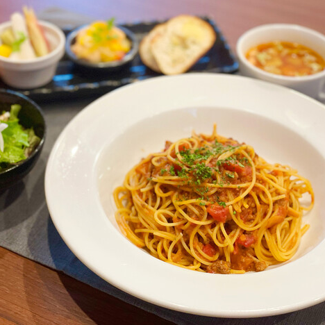 We offer a pasta lunch set and a pizza lunch set!