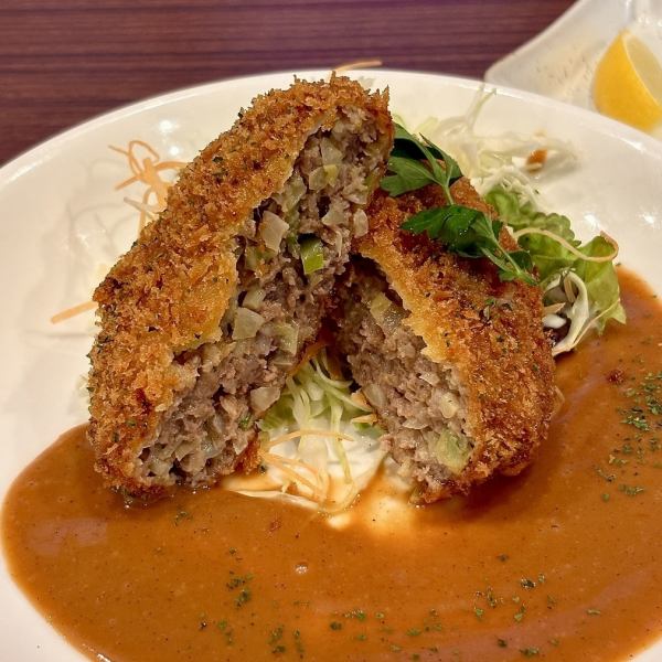 店長こだわり「手ごねキャベツメンチカツ」/720円（税込）