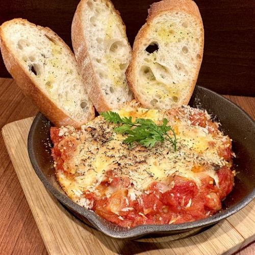 イタリア風豚もつのトマトチーズ焼き