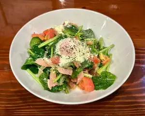 Soft-boiled egg (sashimi style) and spinach salad