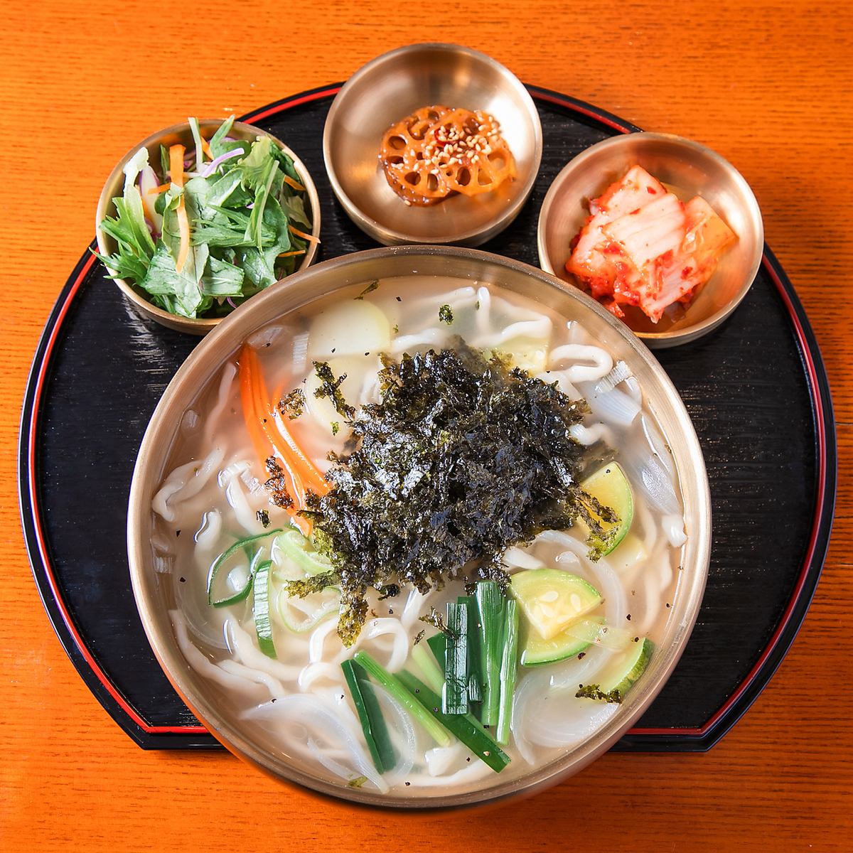 韓国式うどんカルグクスを、お得なセットでお楽しみください♪