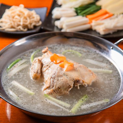 【タッカンマリカルグクス鍋セット】新鮮な肉と秘伝の出汁が織り成す、心温まるタッカンマリの絶品体験を！