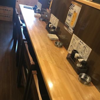 There is also a counter on the first floor, so it's easy for even one person to enter ◎ It's also perfect for drinking after work after work!
