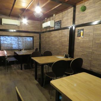 There is a table seat on the second floor ◎ It can accommodate up to 3 to 14 people! You can also charter one floor with more than 12 people! * Please consult us if you want to charter.
