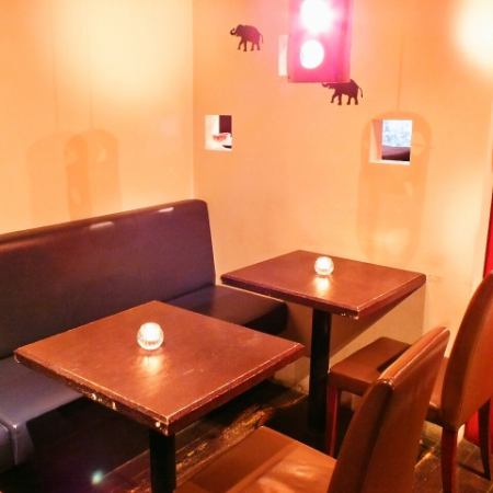It can also be used as a seat for 4 people by attaching a table.Even 8 people including the sofa seat next to you ♪
