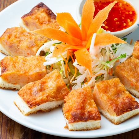 Kanom Bread Nakun (Shrimp Surimi Toast)