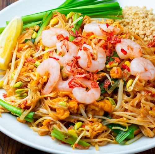 Pat Thai (Thai style fried noodles)