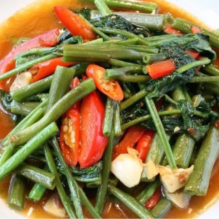 Pakbun Faidane (stir-fried water spinach)