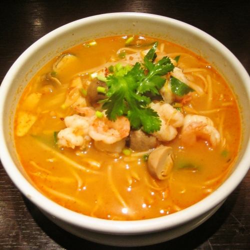 쿳티오 톰 얌 (태국 식 국물 소바 / 토무야무 스프)
