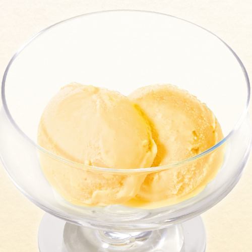 Vanilla ice cream/Gateau chocolate ice cream