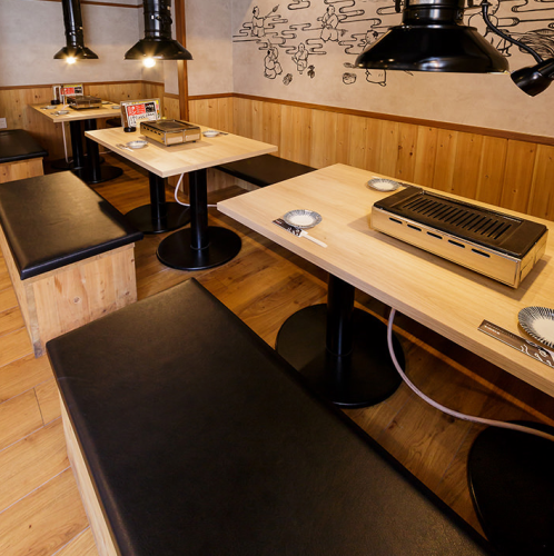 にぎやかな店内