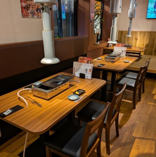 にぎやかな店内