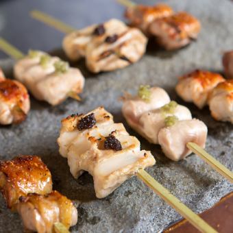 [3000 yen course] 8 dishes including seared Yamato chicken, skewers, local chicken soup, etc. 3300 yen (tax included)