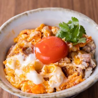 使用大和雞和嚴選雞蛋的親子丼
