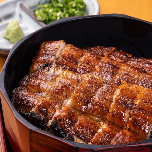 【備長炭でパリッとふっくら】厳選された活鰻を地焼きで堪能できる名物！うな丼