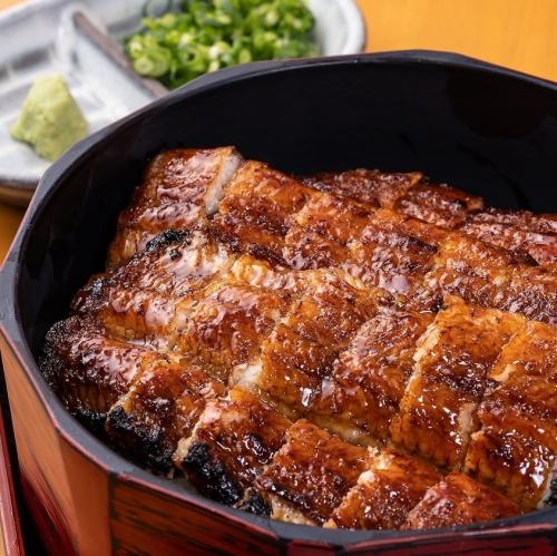 【備長炭でパリッとふっくら】厳選された活鰻を地焼きで堪能できる名物！うな丼