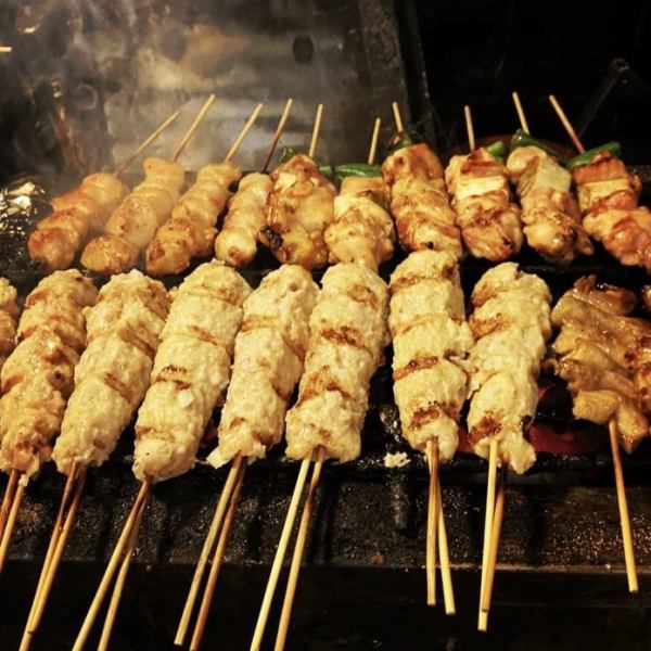 [Charcoal-grilled chicken, which is the pride of Koraku] The yakitori that the owner himself grills is exquisite.