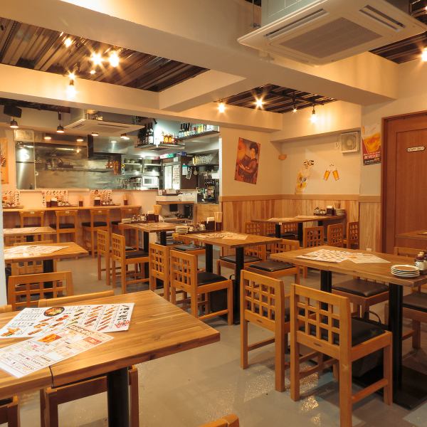 【7月31日NEWOPEN！】この夏オープンしたての明るい店内！気取らず楽しめるちょっとレトロな和風居酒屋です。ゆったりとした店内にテーブルのレイアウトも自由自在！少人数から10名、20名様程度の団体利用まで柔軟に対応◎店内まるごと貸切についてはお問合せください。
