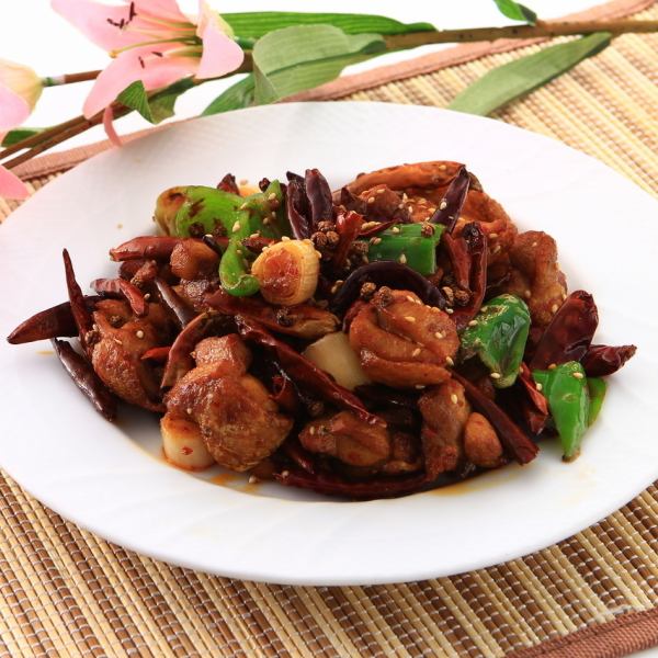 Stir-fried chicken with chili peppers