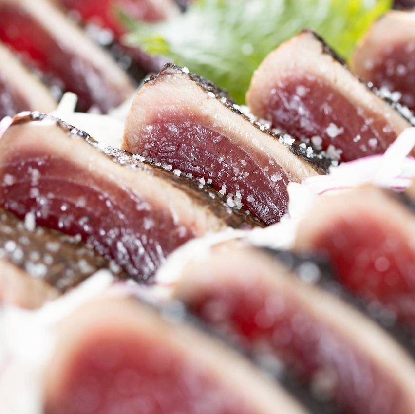 名物!大迫力の炎で焼き上げる「鰹の藁焼き」をご賞味ください◎
