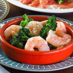 エビとブロッコリーのアヒージョ