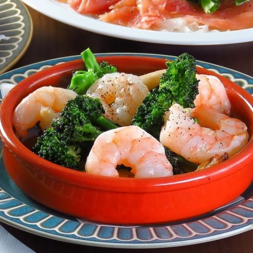 エビとブロッコリーのアヒージョ