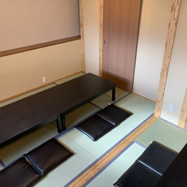 A private tatami room has been created on the 2nd floor! You can use it as a large banquet hall by removing the shoji screens.We welcome small groups to groups!