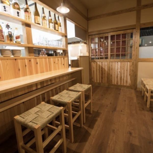 We also have counter seats with a homely and nostalgic atmosphere ♪ There are many regulars, so even one person can easily enter.It's good to get along with your neighbors! Recommended for those who want to drink slowly alone!