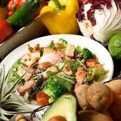Green salad with plenty of vegetables