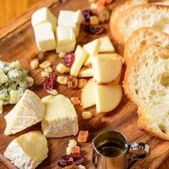 Assorted cheese ~with baguette~