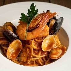 Fisherman-style pescatore with lots of seafood