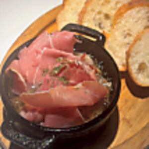 Mushroom and prosciutto ajillo (4 baguettes)