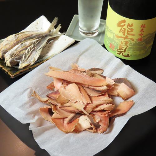 ◆◇与严选的日本酒完美搭配◆◇备有3种盐等小食！