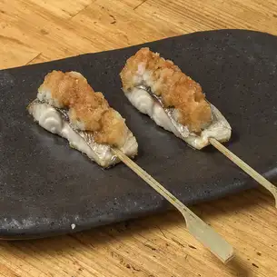烤鲭鱼配磨碎的白萝卜和酱油