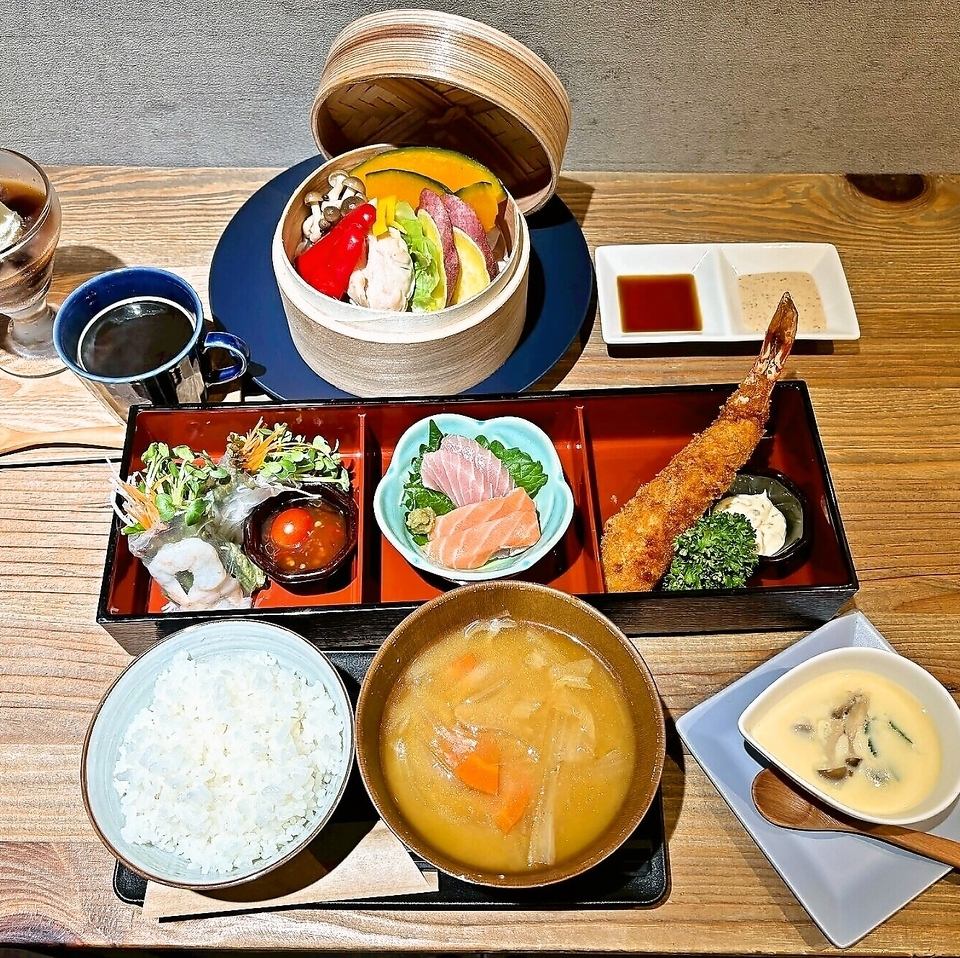 お昼から身体に良い贅沢ランチをお楽しみいただけます♪